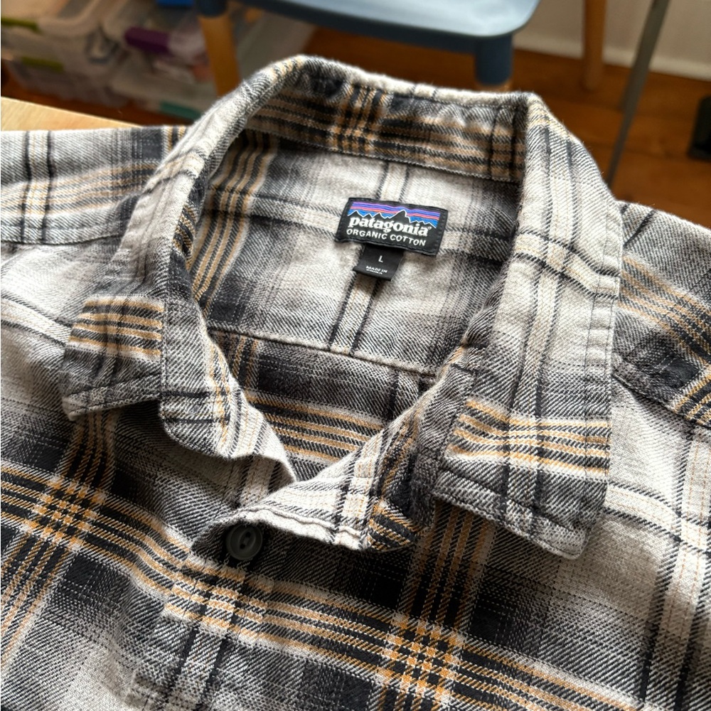 Patagonia Black and Tan Plaid Button Down Shirt - Picture 2 of 2
